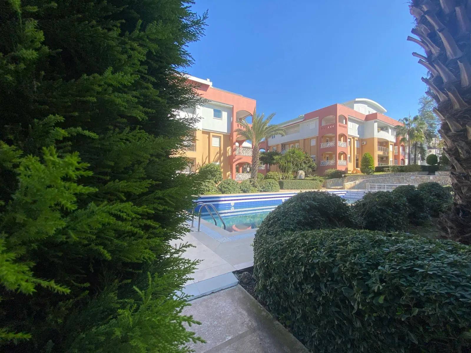 Side'de Havuzlu Sitede Bakımlı 2+1 Daire