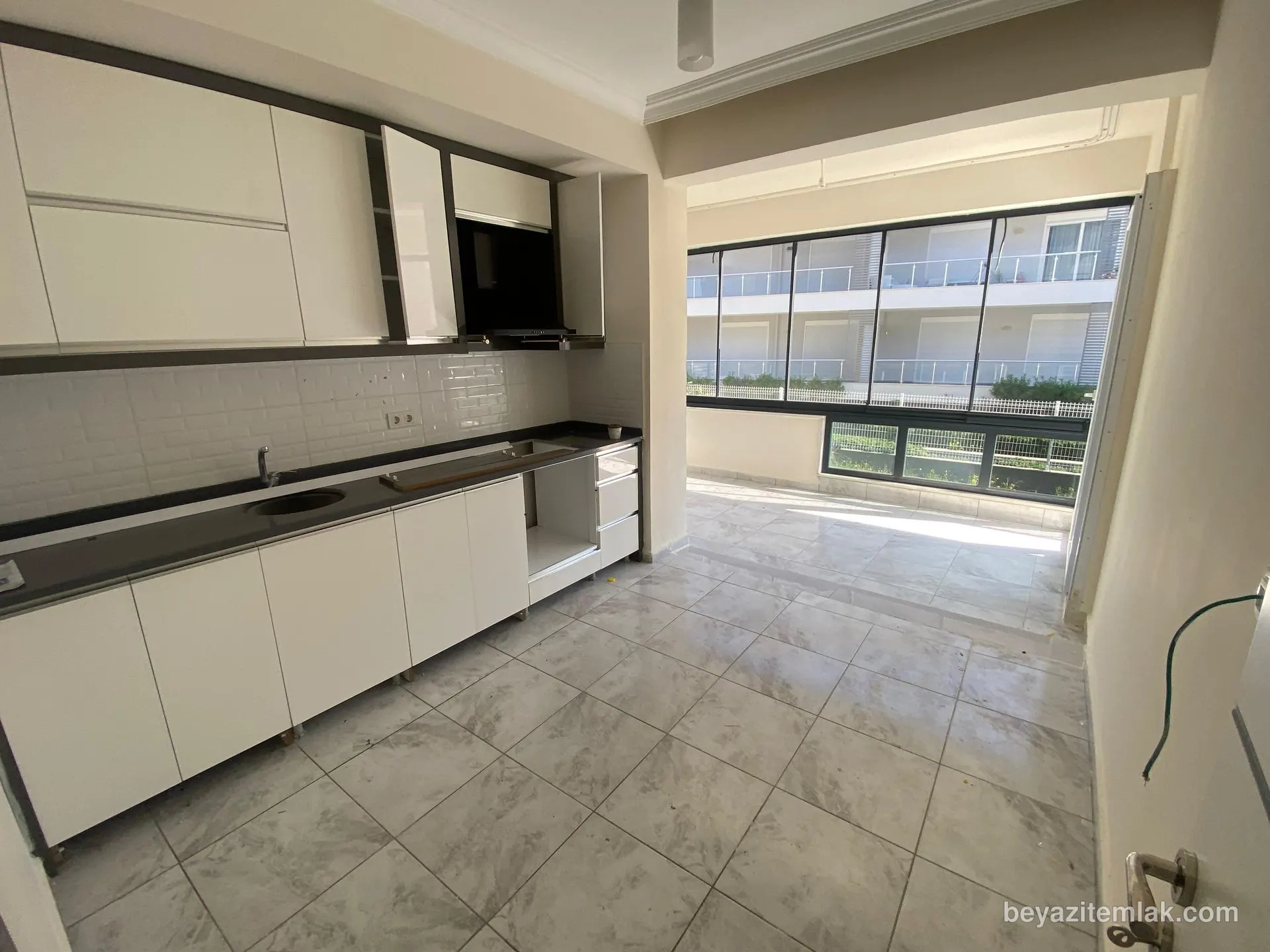 Manavgat Sarılar'da Satılık Asansörlü  ayrı Mutfak 3+1 Daire