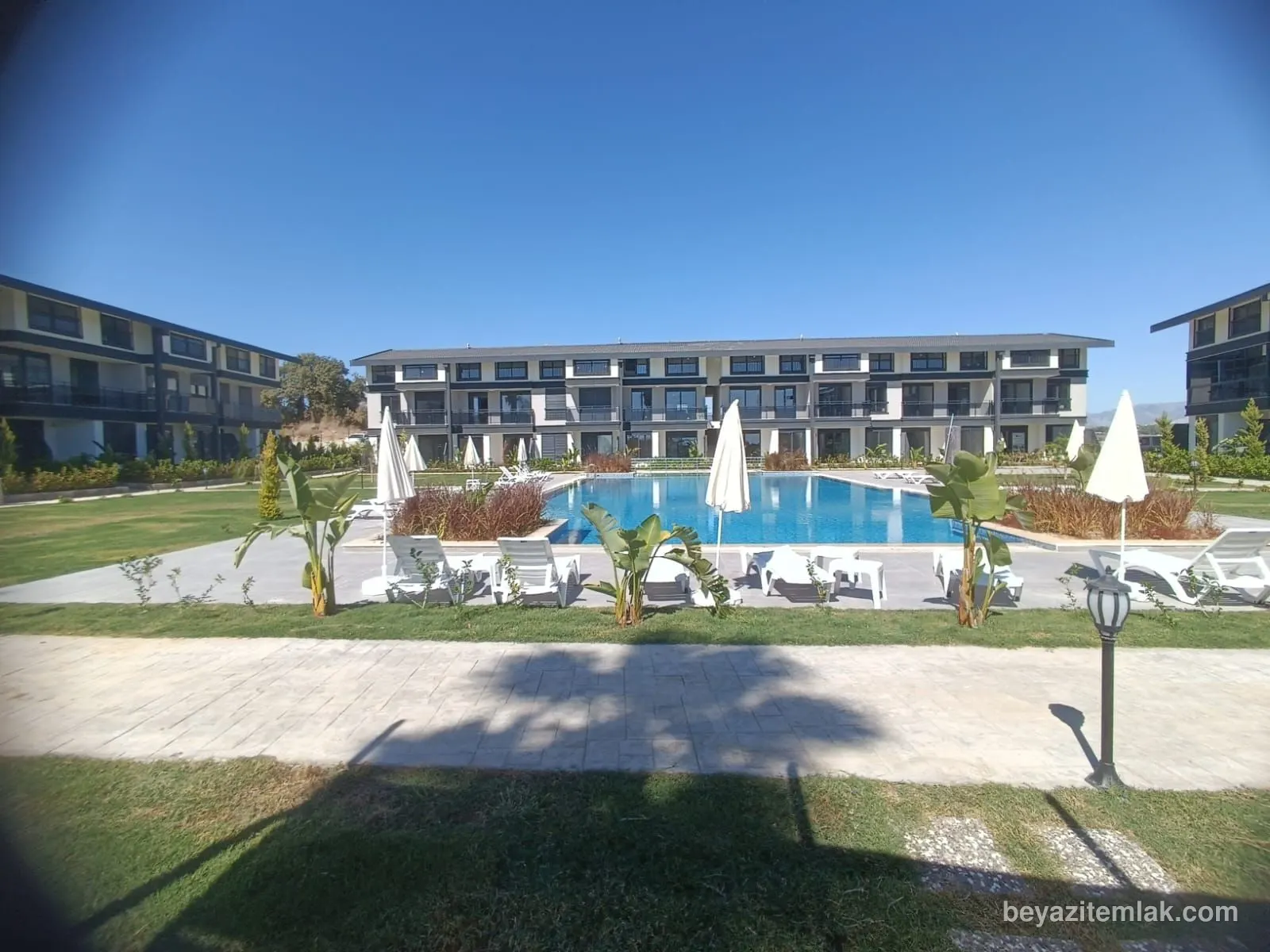 Kumköy 'de Deniz Ve  Havuz  Manzaralı  Denize Yürüme Mesafesinde  3+1  Dubleks Daire
